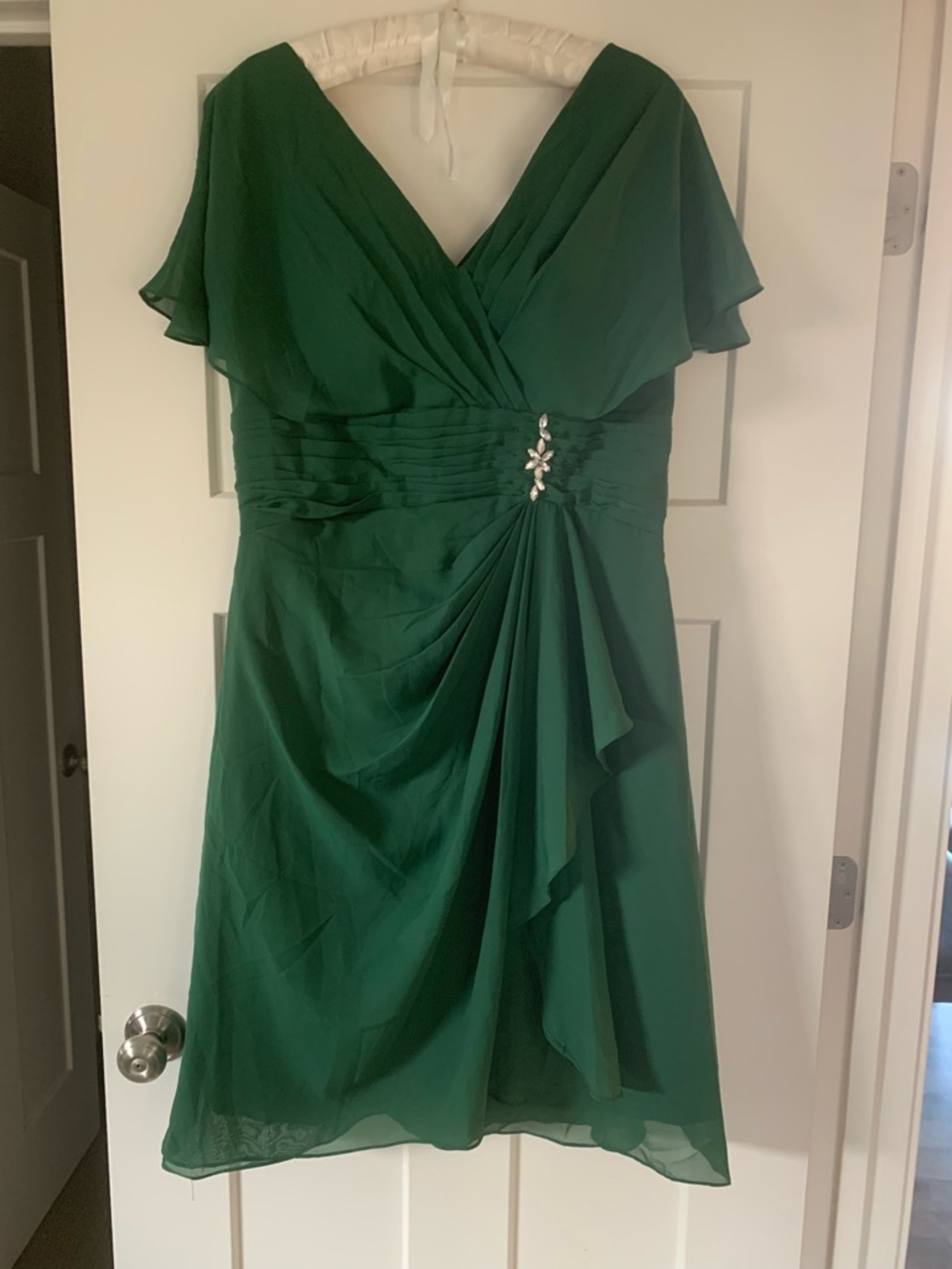 Elegant Emerald Green V-Neck Cocktail Dress Tea Length NWT